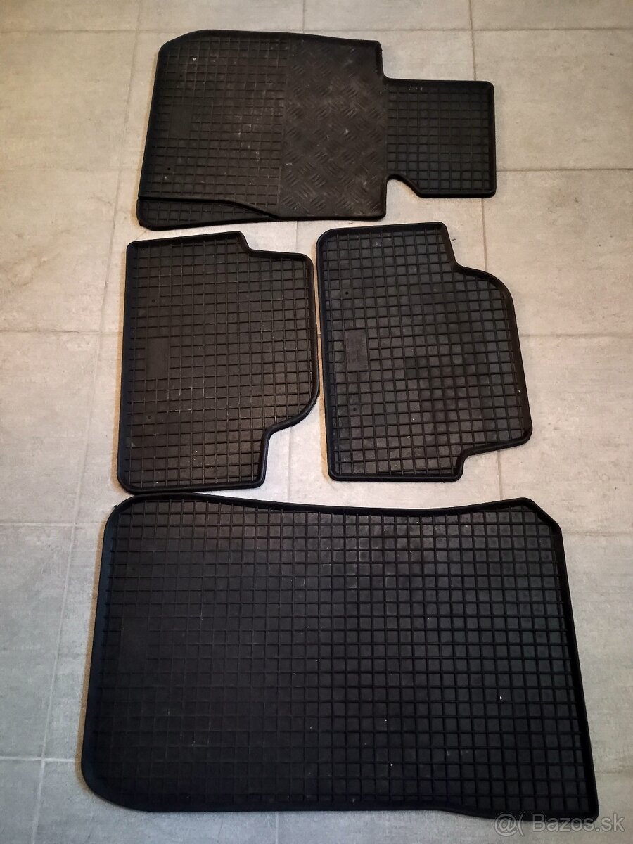 Predám gumové rohože + vaničku BMW E87 - 4