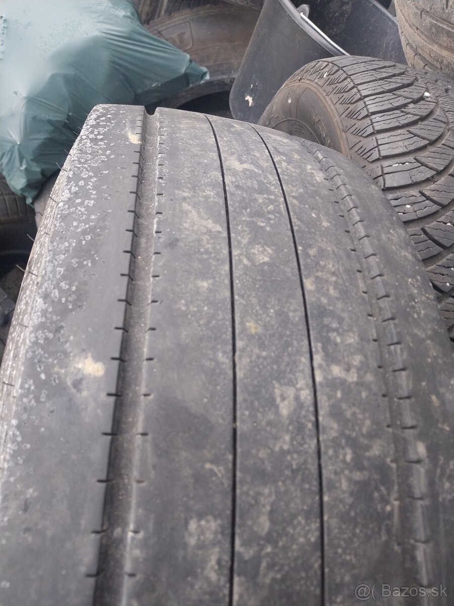 Nákladné pneumatiky 245/70 r17,5 - 4