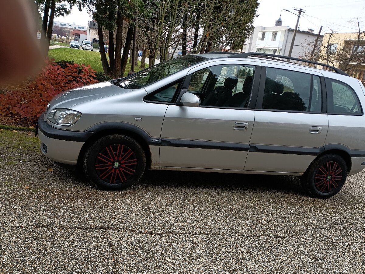 Predám Opel Zafira 2.0. DTI 74 kw - 4