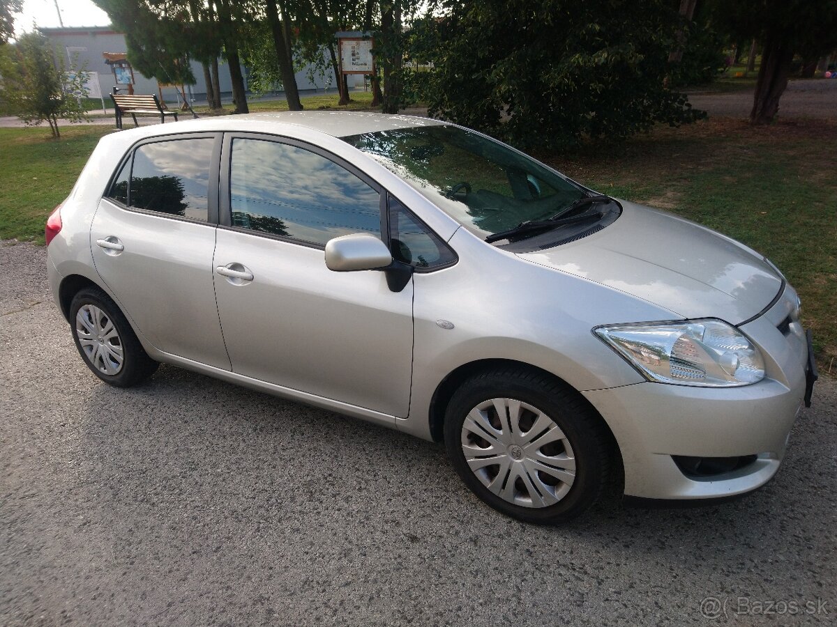 Toyota Auris 1,6 benzín - 4