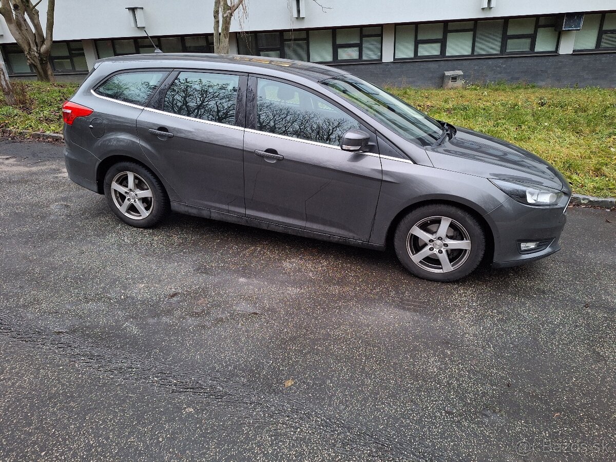 Predám Ford Focus Kombi Titanium - 4