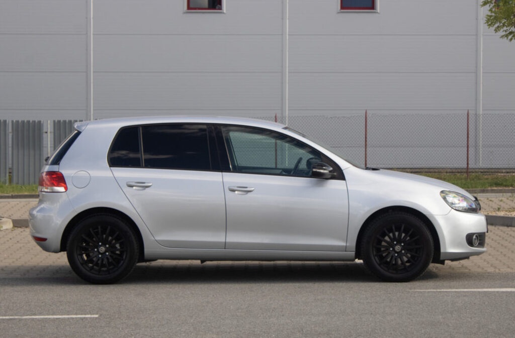 Volkswagen Golf 1.6 TDI z roku 2011 - 4