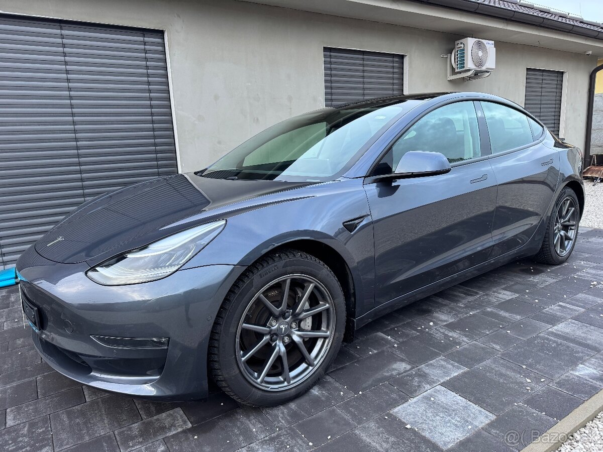 Tesla Model 3 Long Range - 4