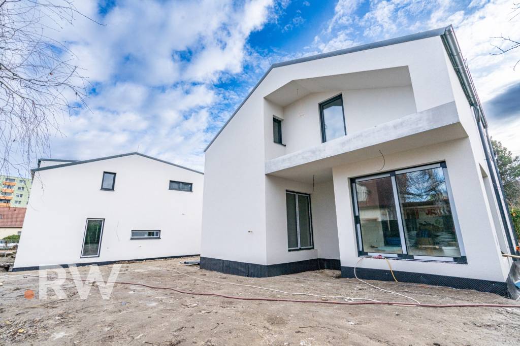 UPRAVENÁ CENA - B1 - 4 izb. RD - pozemok - Po záhradami - Dú - 4