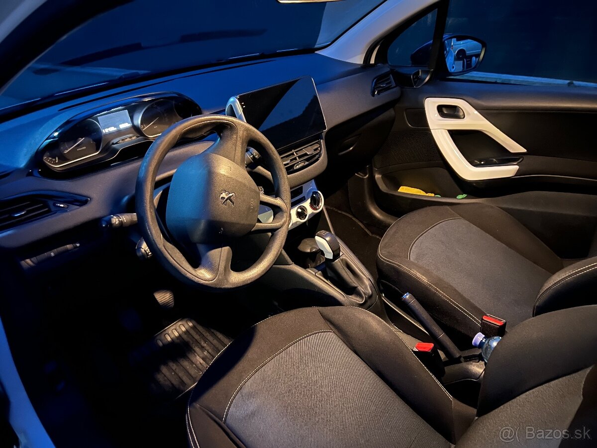 Peugeot 208 | 11/2016 | Benzín | 68 PS / 50 kW | N1 (úžitkov - 4