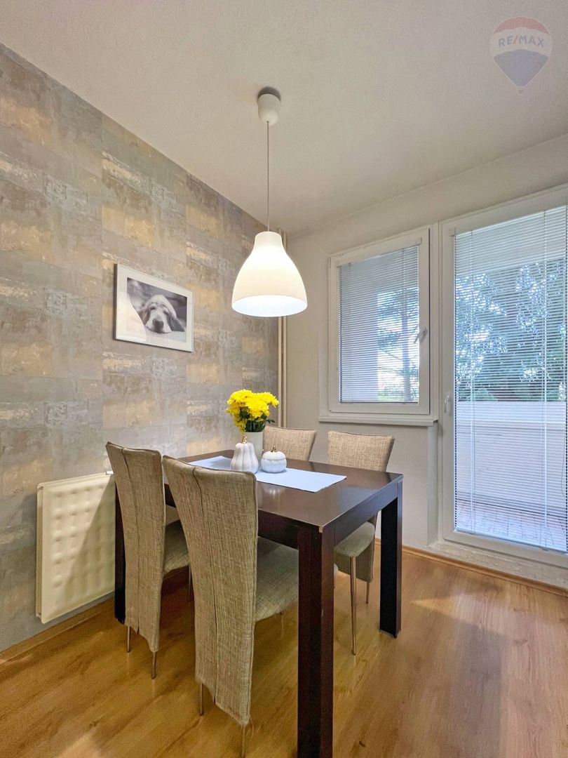 REZERVOVANÉ - NA PREDAJ kompletne zariadený 3-izbový byt v K - 4