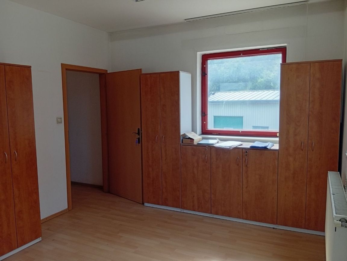 Priemyselný areál s výrobnými halami, Beluša, okres Púchov - 4