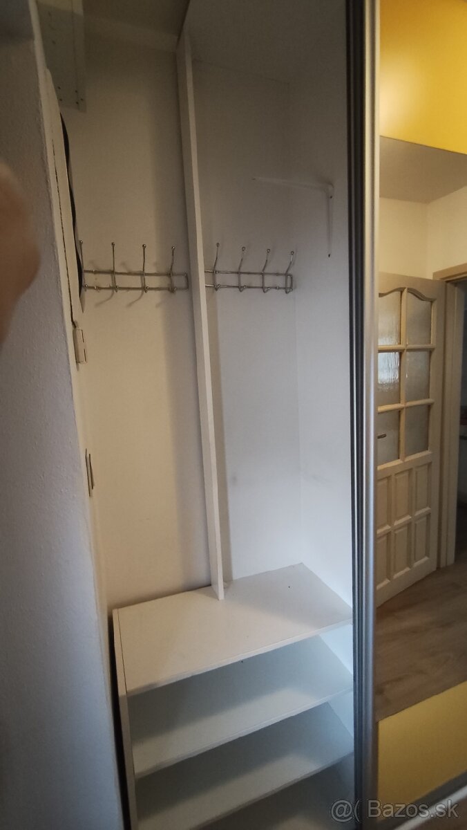 Vstavaná predsieňová skrina - 4