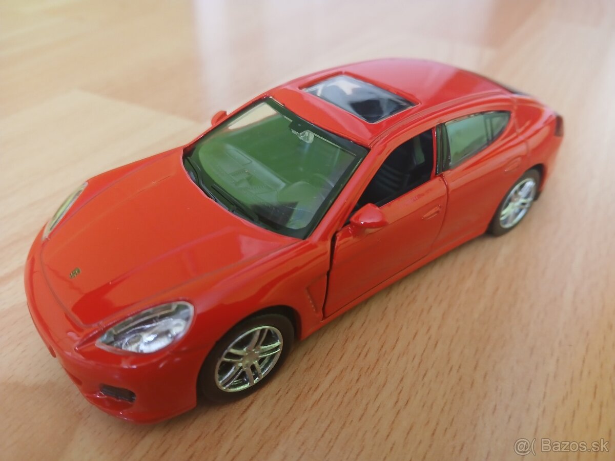 Modely autíčiek a motorka - 4