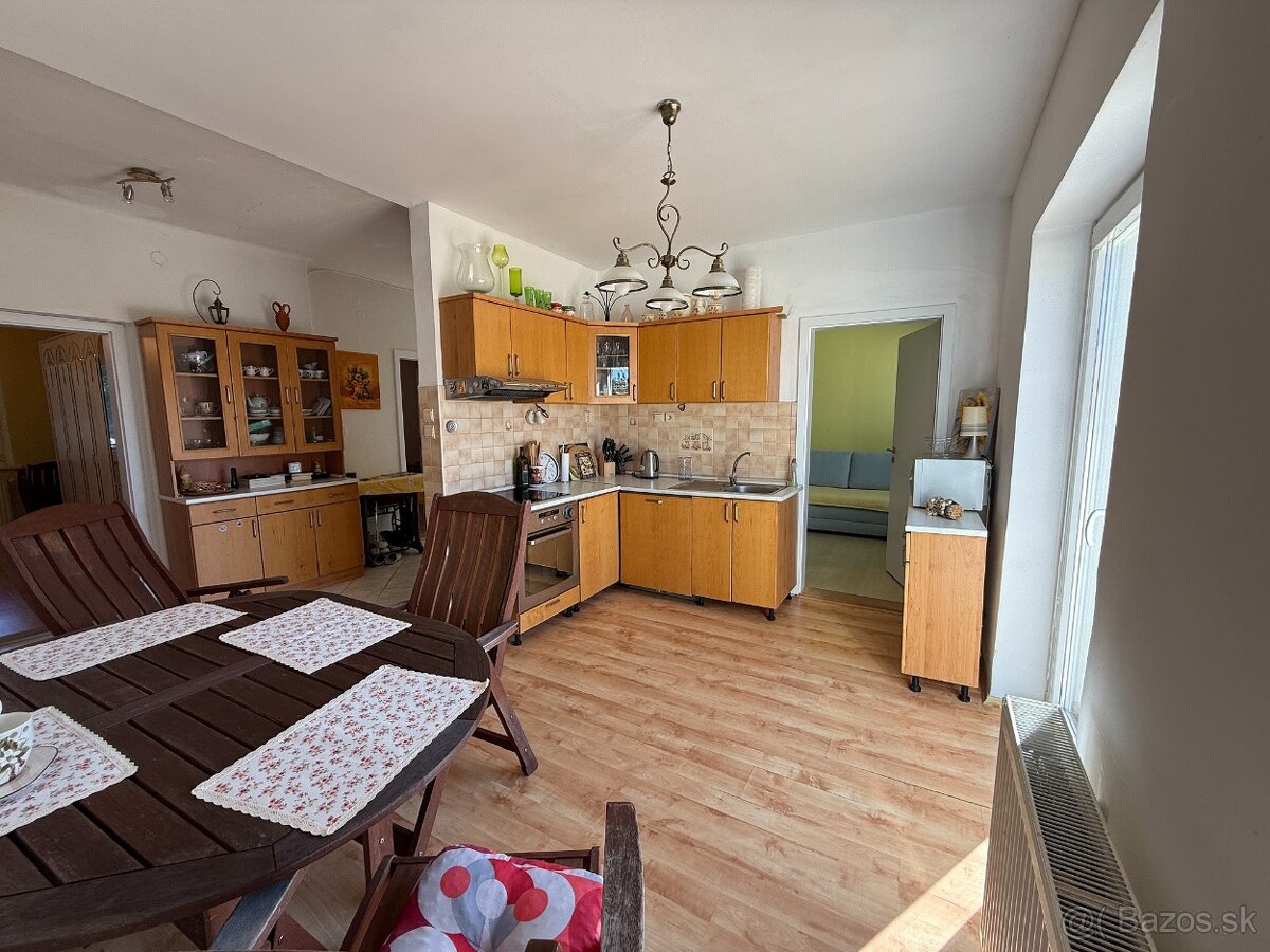 PREDAJ - RODINNÝ DOM - ZLATÉ MORAVCE - 4