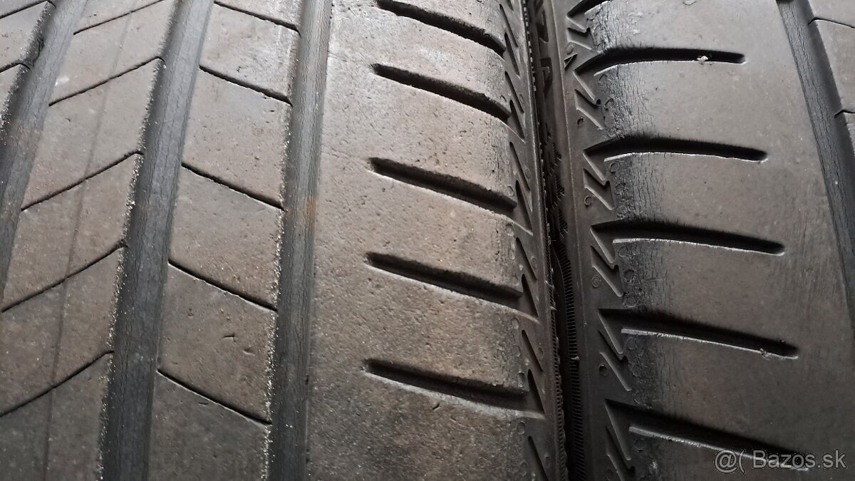 Predám 4ks jazdené letné 235/40r20-96V Bridgestone - 4