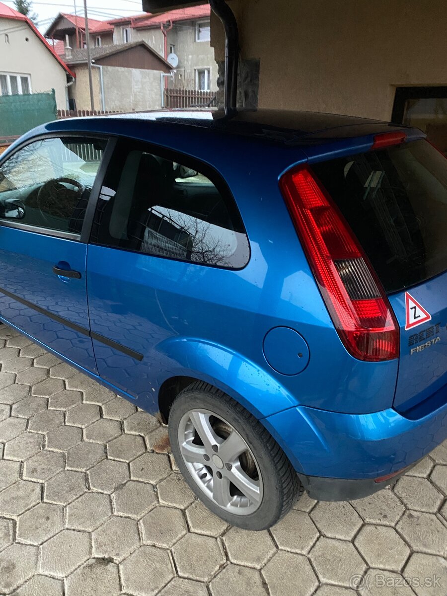 Ford fiesta 2006 1.3 benzín - 4