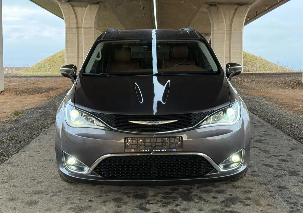 Chrysler Pacifica - 4