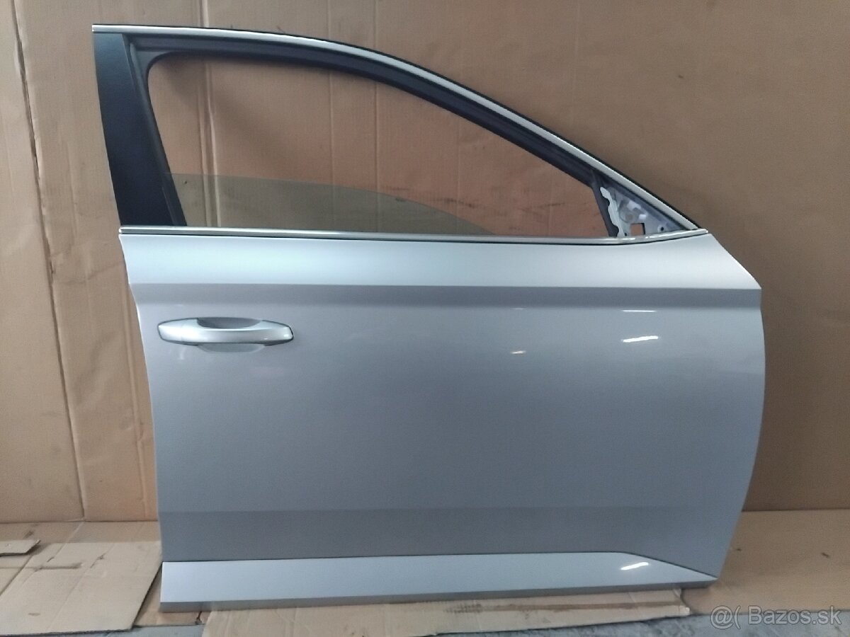 pravé dvere Superb 3 - LA7W 8E8E - 4