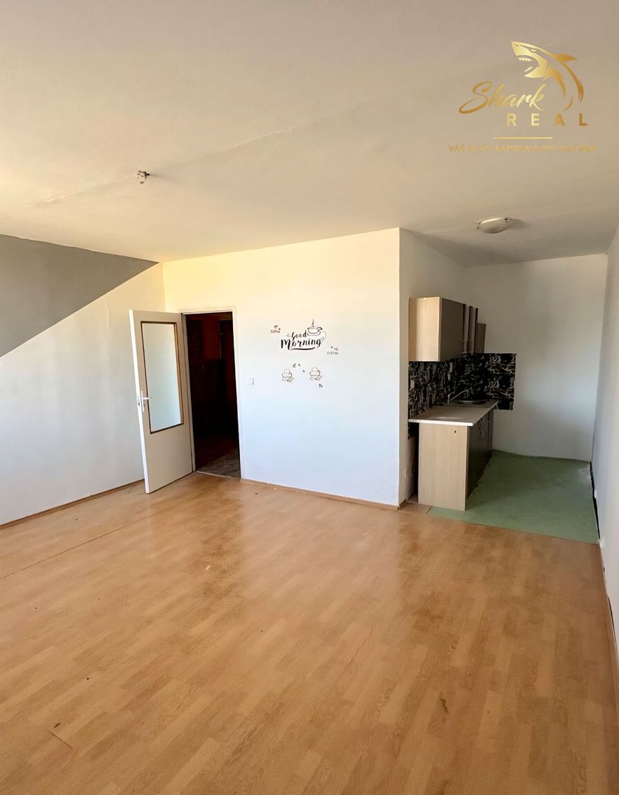 Na predaj 2-izbový byt na kompletnú rekonštrukciu - 4