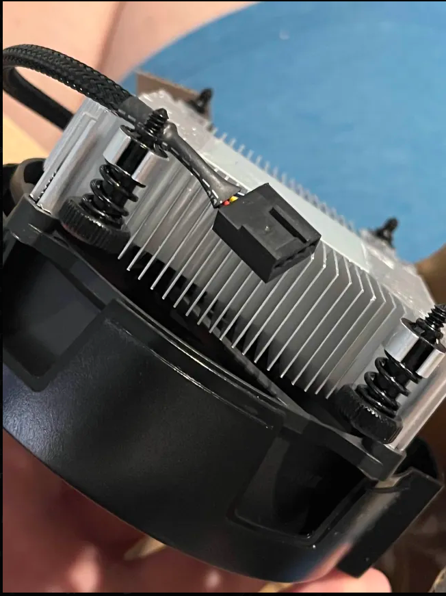 Predám orginál chladič na AMD RYZEN 5 5600x - 4