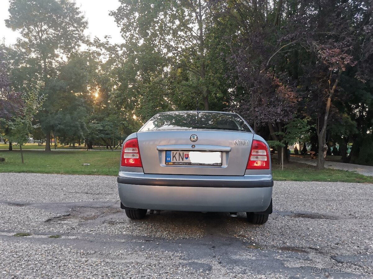 Predám Škoda Octavia 1.6 benzín, r.v. 2004 - 4