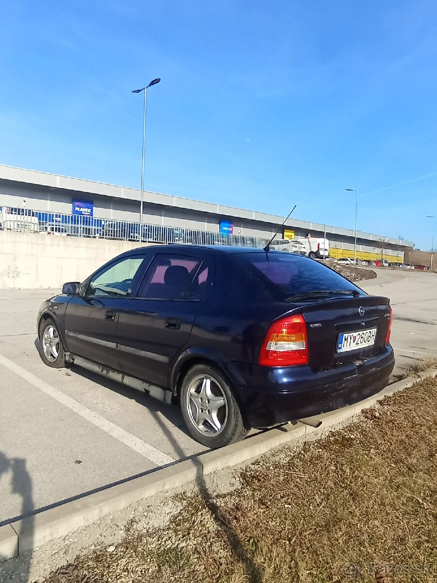 Opel Astra 1.6 - 4