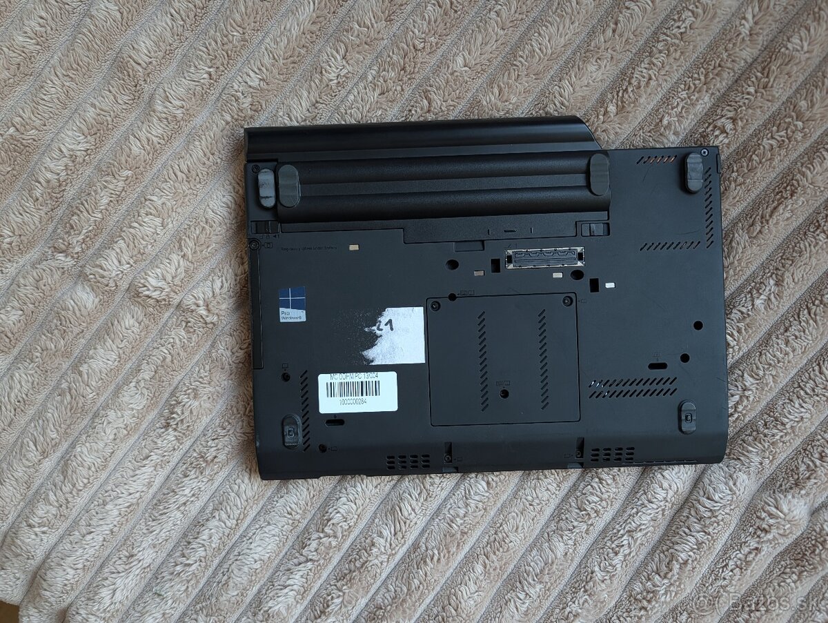 Predám kompaktný notebook Lenovo ThinkPad X230 – i7, SSD - 4