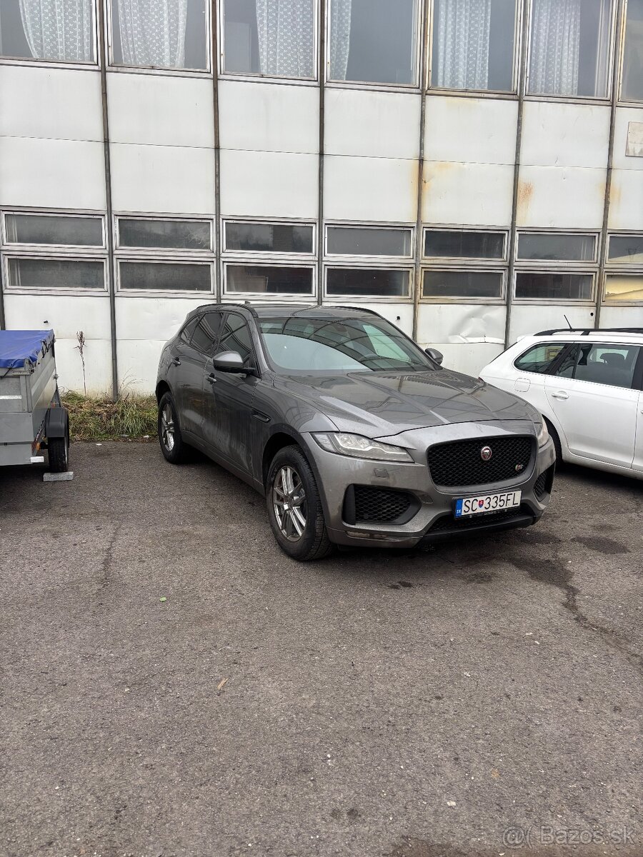 Jaguár F-Pace 3.0 TDV6 - 4