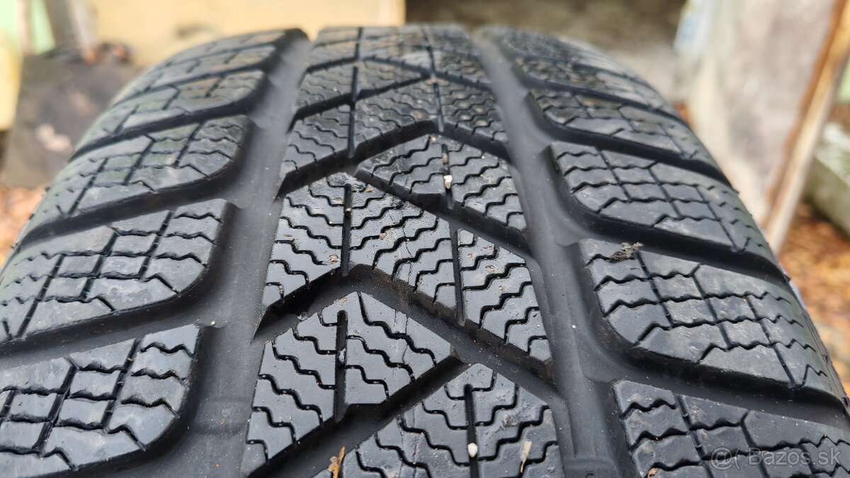 Zimné pneu 225/50 R18 --- PIRELLI - 4