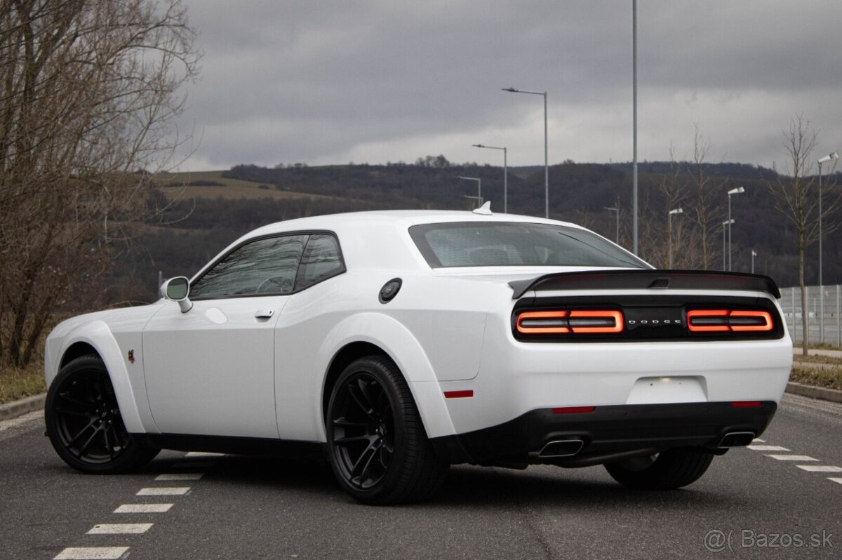 NOVÝ Dodge Challenger SRT 6.4 HEMI - 4