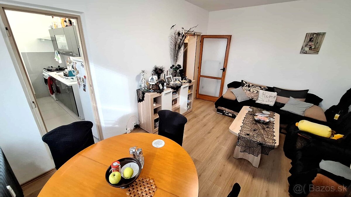 EXKLUZÍVNY PREDAJ-Prerobený 3 izb.byt s loggiou v KN - 4