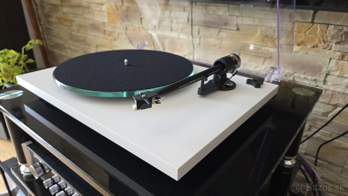 Gramofon Pro-ject - 4