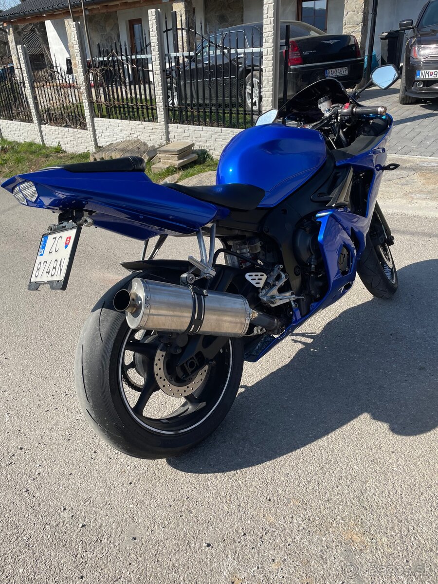 Yamaha YZF - R6 - 4