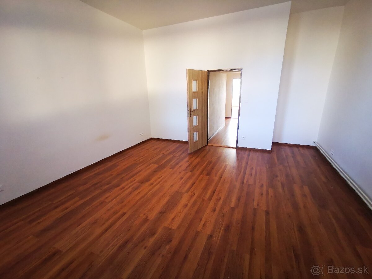 Na prenájom 2-izbový zrekonštruovaný byt- 66 m2. - 4