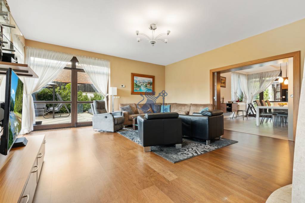 ZNÍŽENÁ CENA 6- izb. RD s bazénom v blízkosti centra BA - 4