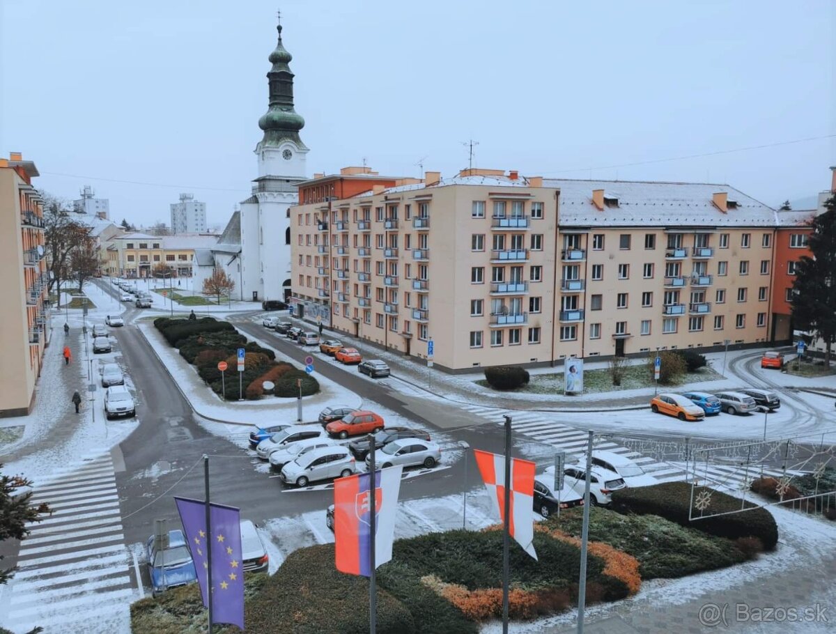 3-izbový byt priamo na námestí v meste Zvolen - 4