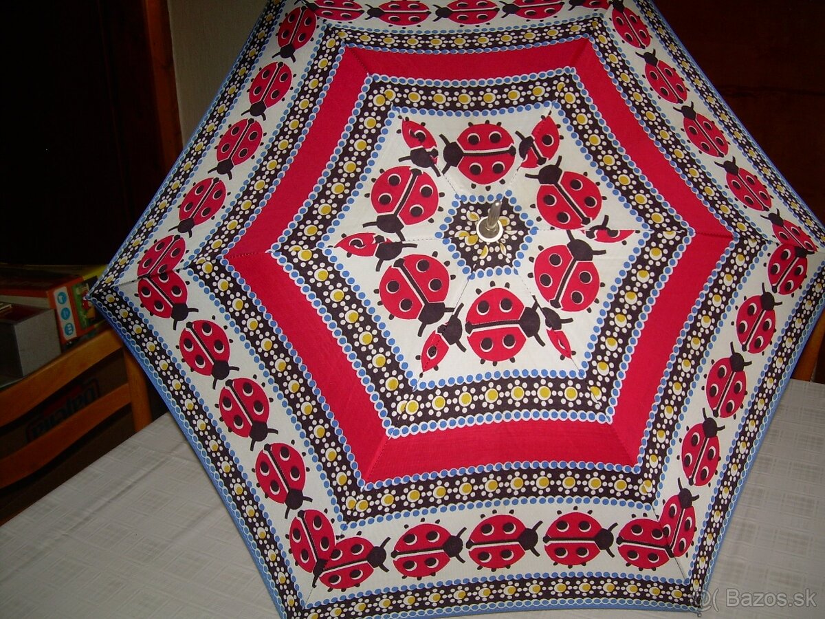 dětské deštníčky, kostýmy, teplákovka - 4