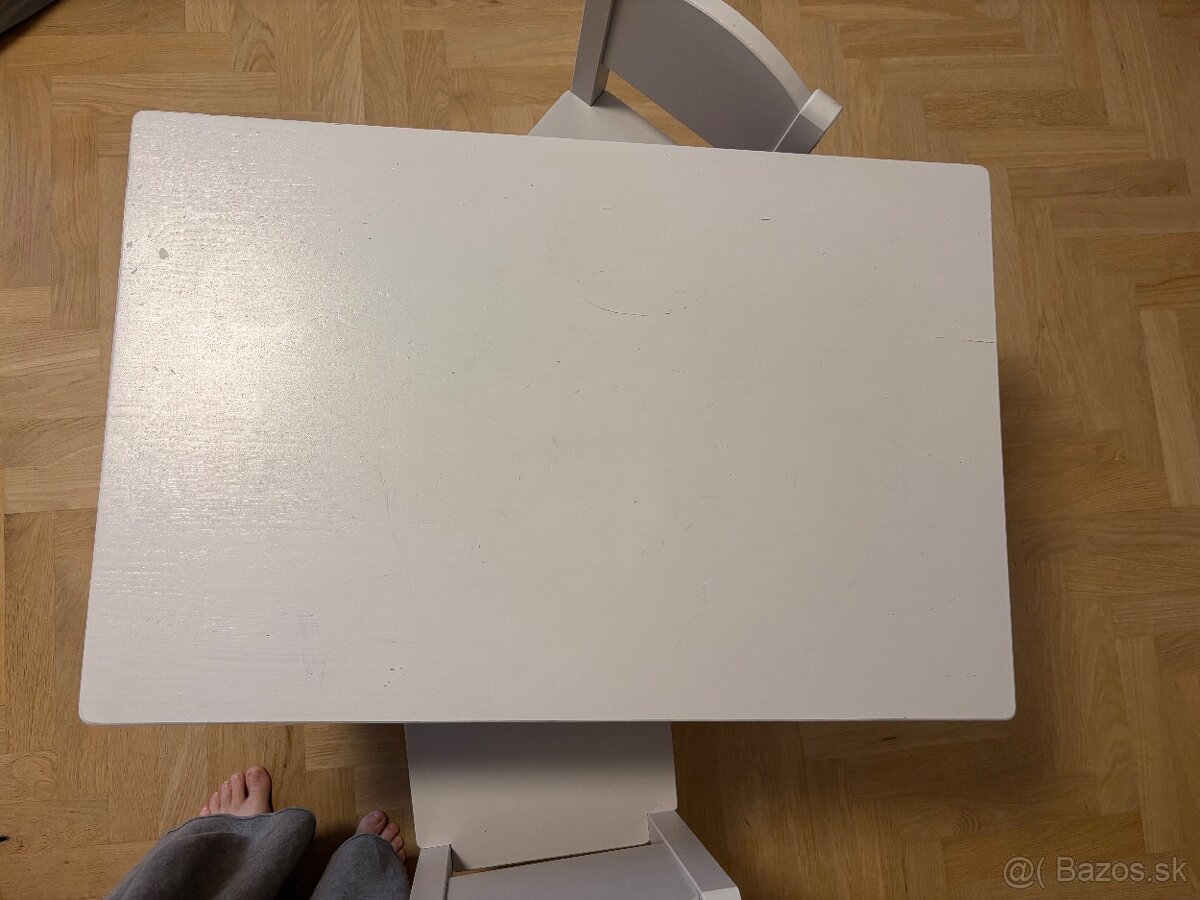 Stôl so stoličkami - 4