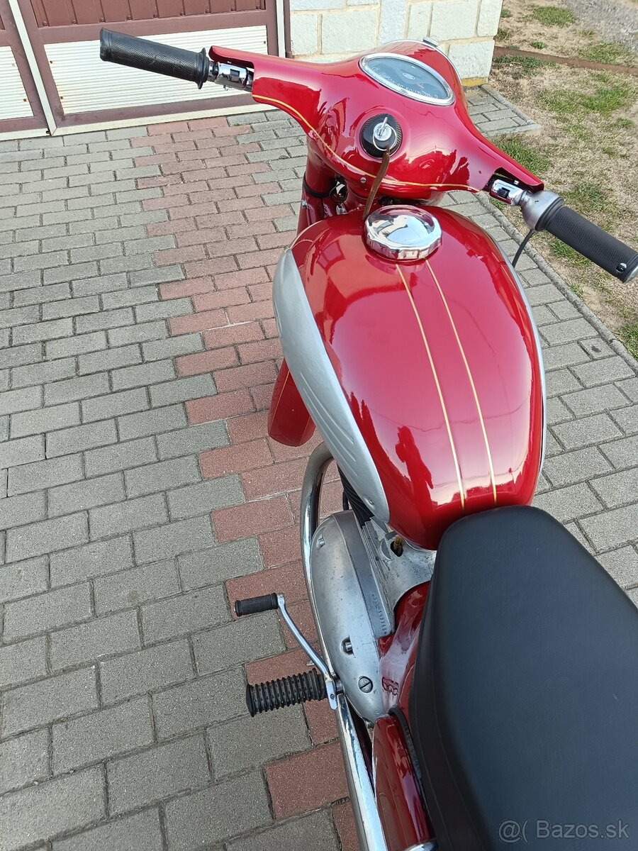 Jawa 250 - 4