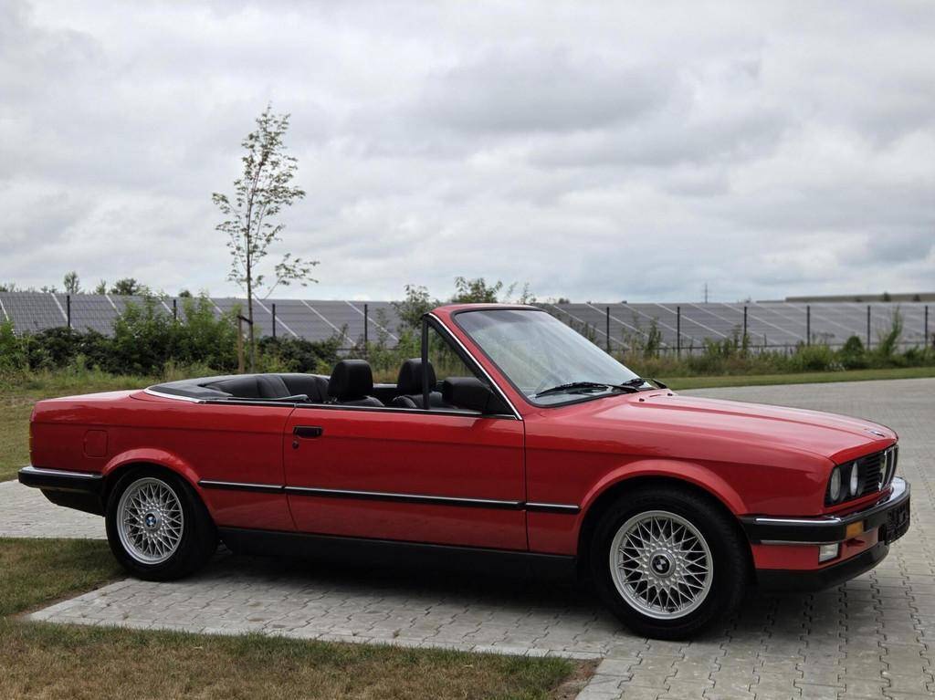 BMW 3-série Cabrio 320i (E30) z roku 1990 - 4