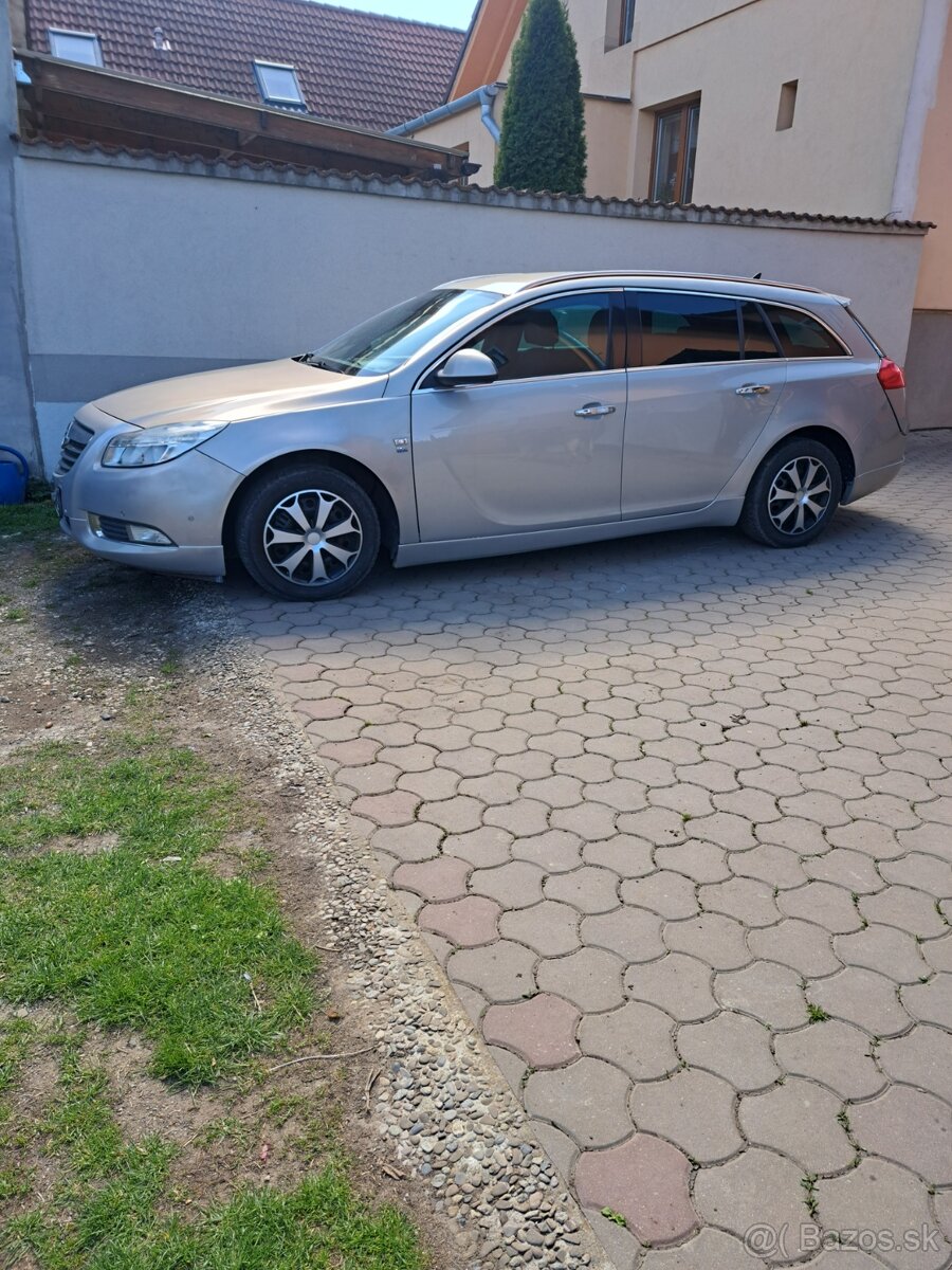 Predám opel Insignia Tour 1,8 103kw benzín opc rv2010 - 4