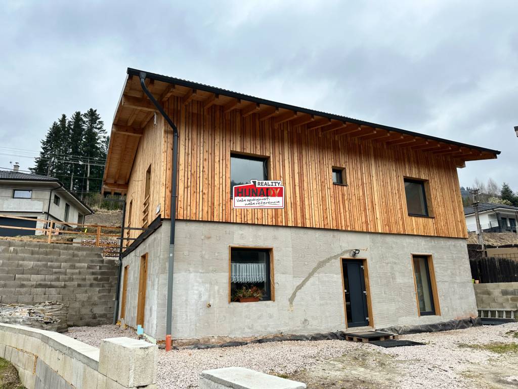 PREDANÉ (120 m²) 2 BYTOVÉ JEDNOTKY (BJ č. 2 - 84 m2) - 4