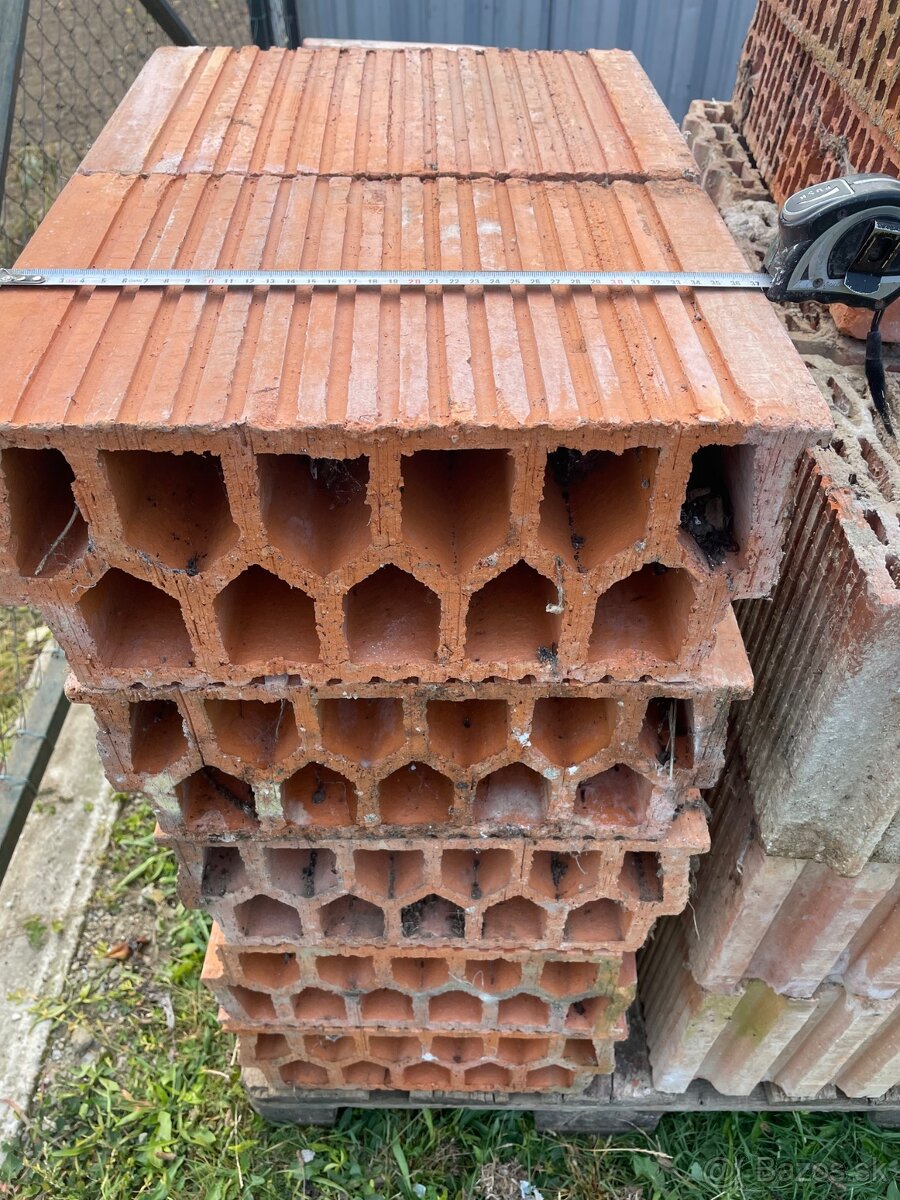 Predám tehly + betónové striešky - 4