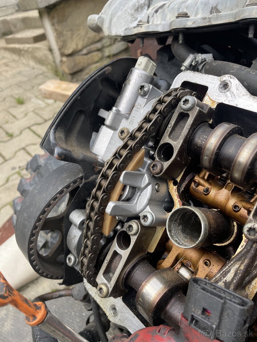 Predám alebo rozpredam motor V8 - 4