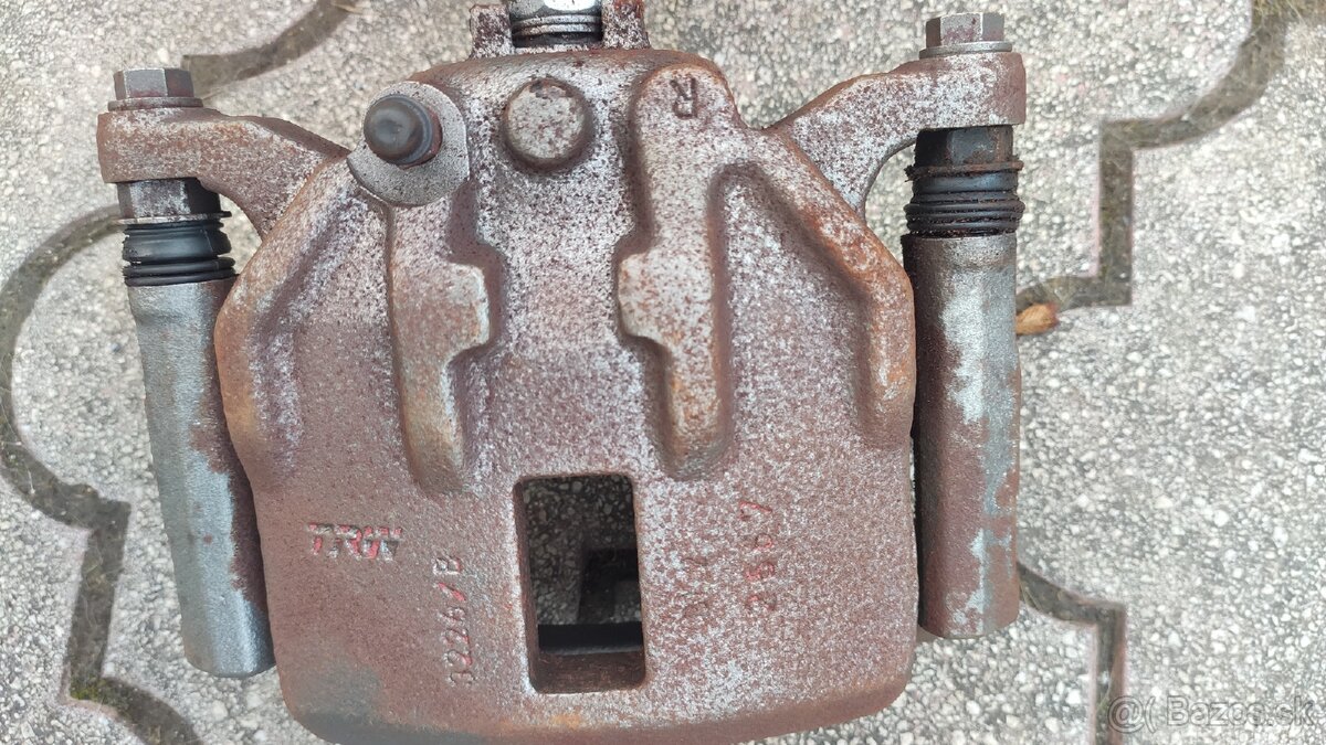 Honda Civic 8g Brzdový strmeň predny - 4