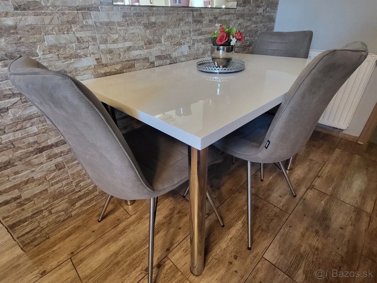 Stôl zo stoličkami - 4