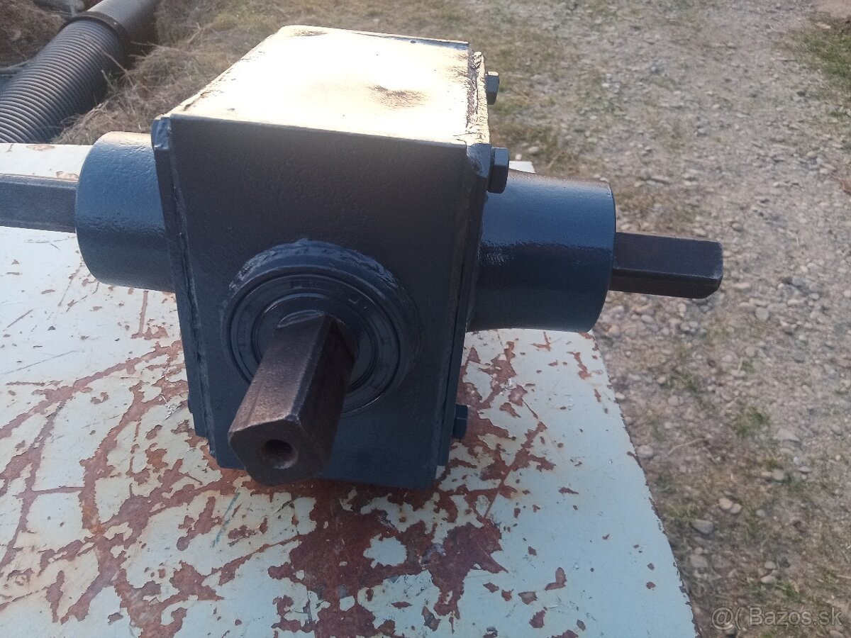 Uhlová prevodovka rozmetadlo RU5 - 4