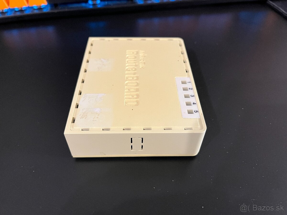 Mikrotik RouterBOARD 250GS Switch - 4