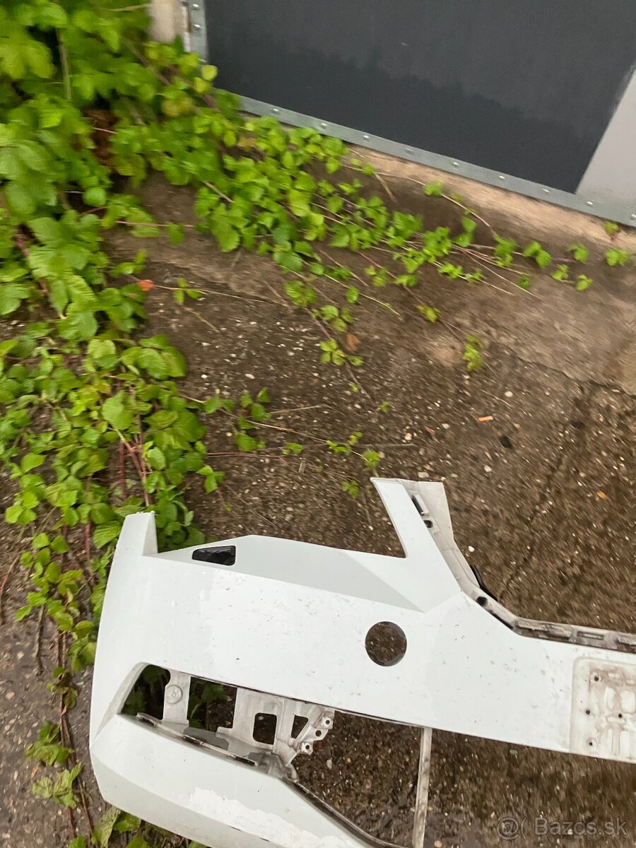 predni naraznik skoda superb iii 3 ostrik bily - 4