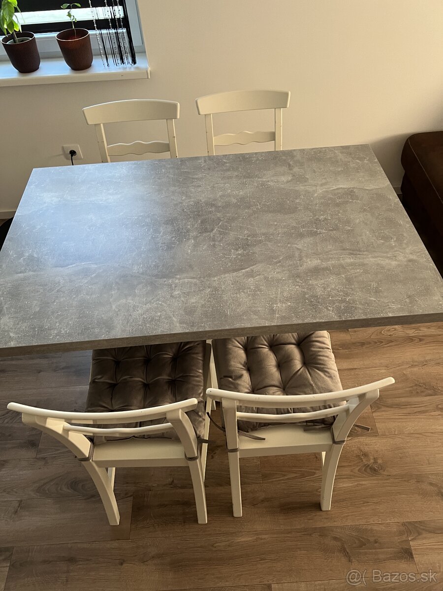 Stôl a stoličky - 4