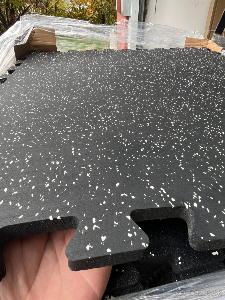 Gumová podlaha puzzle hladká 96x96x1,5cm + 15% biely pigment - 4