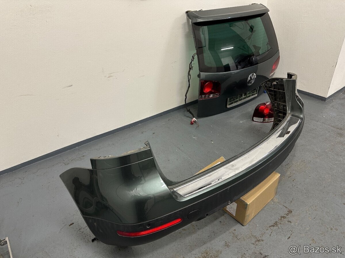 VW Touareg zadná část - 4