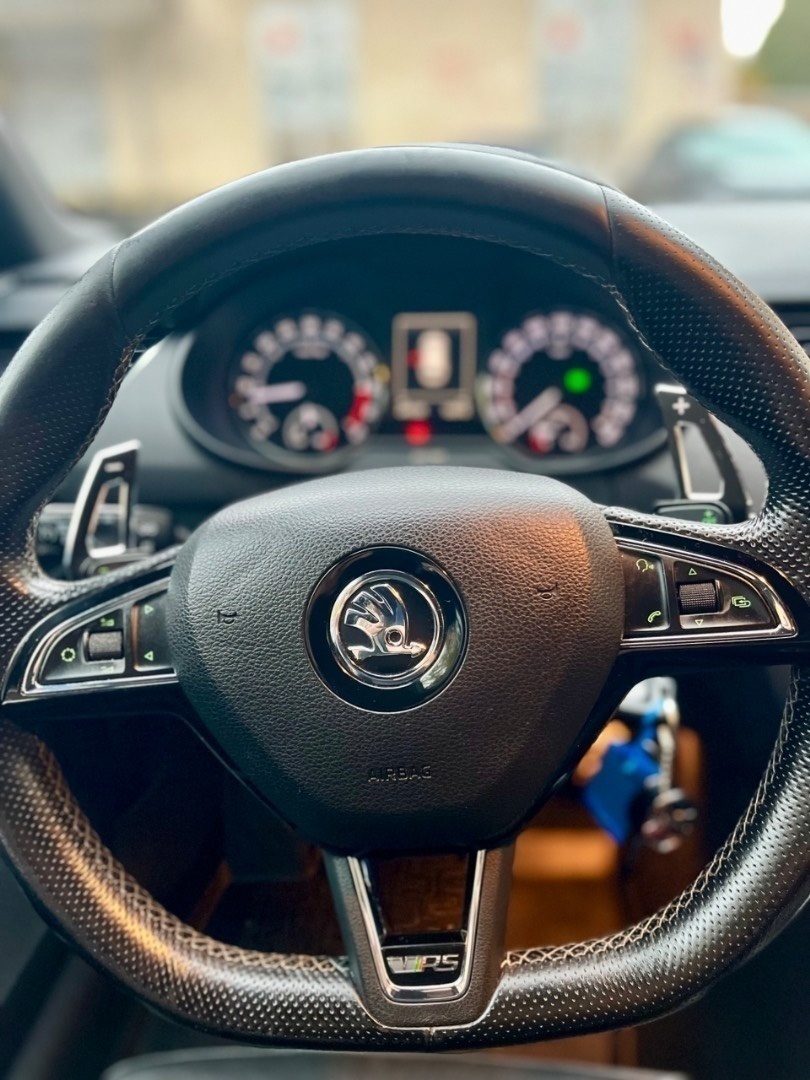 Škoda Octavia Combi 2.0 TDI RS automat - 4