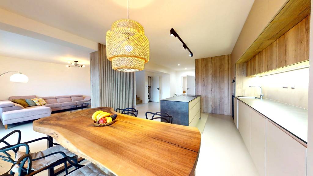 Novozariadený rodinný dom s veľkými spálňami i šatníkom pri - 4